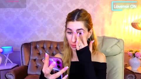 Snapshot of miss_martini chatting on 11-01-25, 06:37 online show from 11-01-25, 06:37