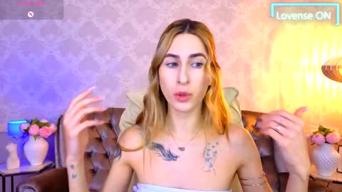 Snapshot of miss_martini chatting on 11-09-25, 06:55 online show from 11-09-25, 06:55