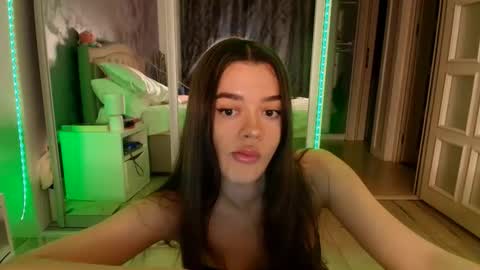 miss_medyson online show from 11-18-25, 03:49