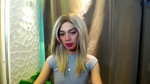 Snapshot of miss_moheera_xxx chatting on 03-09-26, 04:38 Moheera online show from 03-09-26, 04:38