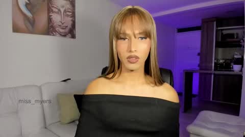 Snapshot of miss_myers chatting on 10-30-25, 10:54 Goddess Myers thumb up is important for me kisses online show from 10-30-25, 10:54