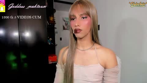 Goddess Myers  thumb up is important for me kisses  online show from 04-09-26, 02:33