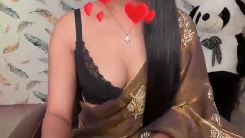 Snapshot of miss_queen99 chatting on 11-21-25, 07:18 miss_queen99 online show from 11-21-25, 07:18