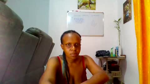 Snapshot of miss_reina21 chatting on 07-17-26, 01:23 Reina online show from 07-17-26, 01:23