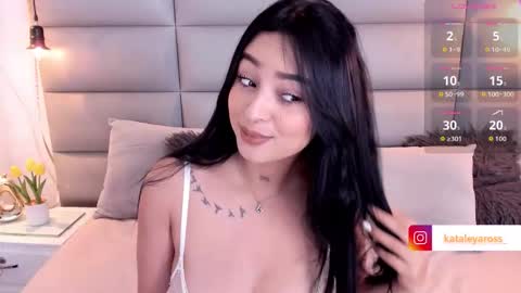 Snapshot of miss_ross_ chatting on 10-15-25, 12:44 onlyfanskataleyaross online show from 10-15-25, 12:44