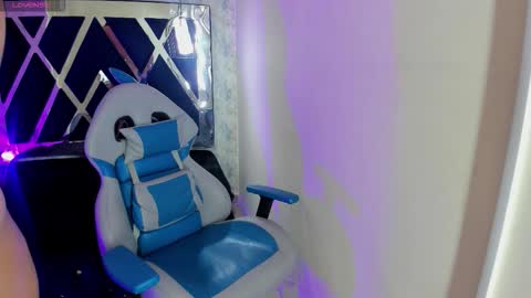  M E L A N I E  online show from 03-10-26, 05:51