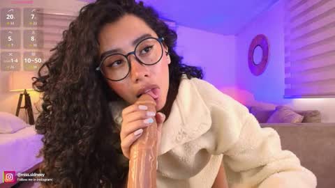 Amy Olivera online show from 04-01-26, 01:41