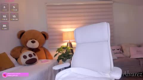 Snapshot of miss_soffy chatting on 02-10-25, 11:46 Sofia Alvarez online show from 02-10-25, 11:46