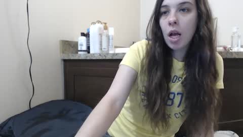 Snapshot of miss_sunshine01 chatting on 02-07-25, 04:03 Bella online show from 02-07-25, 04:03