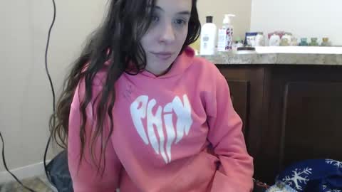 Snapshot of miss_sunshine01 chatting on 03-03-25, 06:33 Bella online show from 03-03-25, 06:33