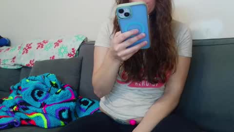 Snapshot of miss_sunshine01 chatting on 10-28-25, 02:42 Bella online show from 10-28-25, 02:42