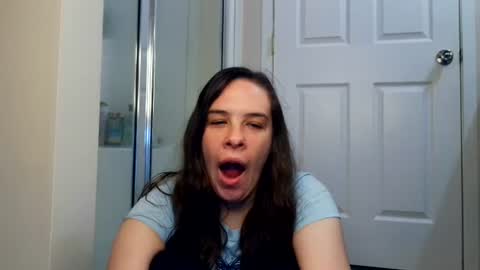 Bella online show from 06-27-26, 03:22
