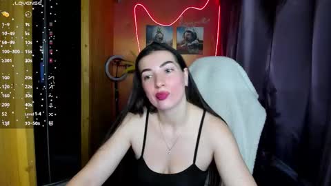 Snapshot of miss_tasy chatting on 11-19-25, 06:35 Melanie January 15th is my birthday there will be an interesting show online show from 11-19-25, 06:35
