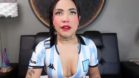 Snapshot of miss_vaiolette chatting on 05-30-26, 11:29 Vaiolette online show from 05-30-26, 11:29