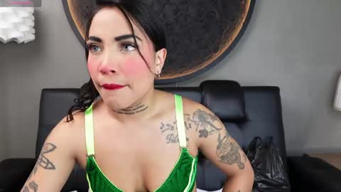Snapshot of miss_vaiolette chatting on 06-03-26, 11:02 Vaiolette online show from 06-03-26, 11:02
