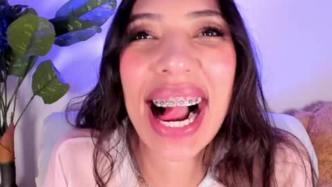 Miss Veronica online show from 04-27-26, 01:53