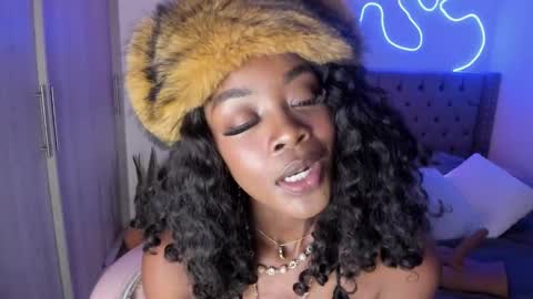 Snapshot of miss_west chatting on 01-15-25, 07:15 Tay Tay Independent Model   online show from 01-15-25, 07:15