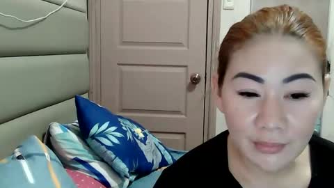 HOT MOMMY ZEPHYR online show from 04-17-26, 08:50