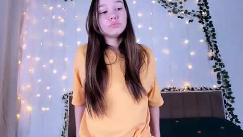 Snapshot of missa_queen chatting on 11-26-25, 11:00 Eva online show from 11-26-25, 11:00