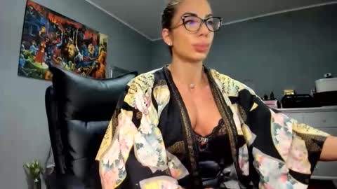 Alesyamuscledoll online show from 11-28-25, 08:44