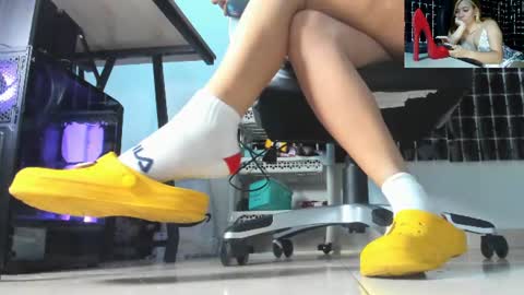 Snapshot of missalmafenix chatting on 06-10-26, 12:55 missalmafenix online show from 06-10-26, 12:55
