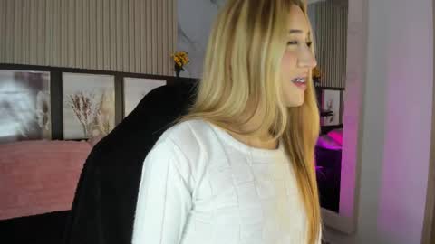 misscheelsee_as online show from 10-06-25, 10:18