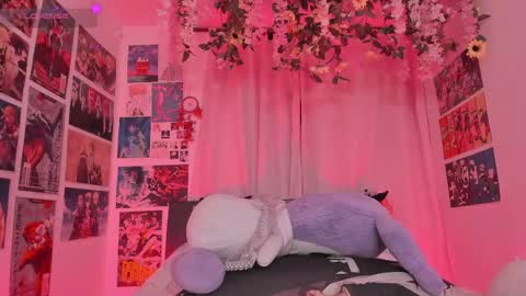 Snapshot of misscurvytop chatting on 05-25-26, 11:44 Vane online show from 05-25-26, 11:44