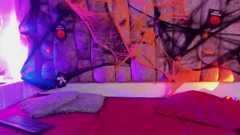 dahlia online show from 10-24-25, 02:57