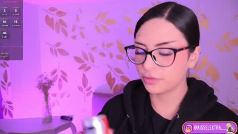 Snapshot of misselektra__ chatting on 06-11-26, 04:32 ELEKTRA online show from 06-11-26, 04:32