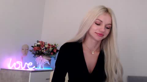 Snapshot of missemma1111 chatting on 12-05-24, 09:17 EMMA online show from 12-05-24, 09:17