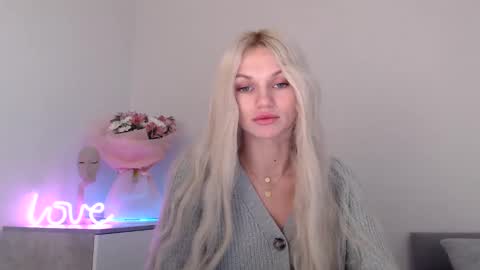 Snapshot of missemma1111 chatting on 12-21-24, 10:19 EMMA online show from 12-21-24, 10:19