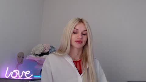 Snapshot of missemma1111 chatting on 01-09-25, 09:26 EMMA online show from 01-09-25, 09:26