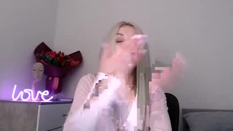 Snapshot of missemma1111 chatting on 02-05-25, 09:50 EMMA online show from 02-05-25, 09:50