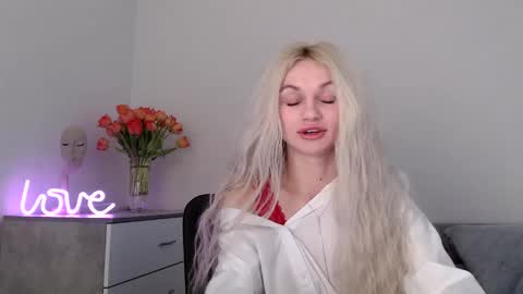 Snapshot of missemma1111 chatting on 02-15-25, 09:37 EMMA online show from 02-15-25, 09:37