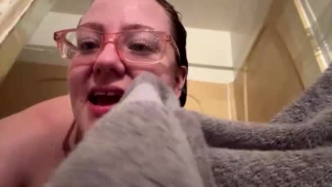 Snapshot of missfireab chatting on 03-17-26, 04:32 missfireab online show from 03-17-26, 04:32