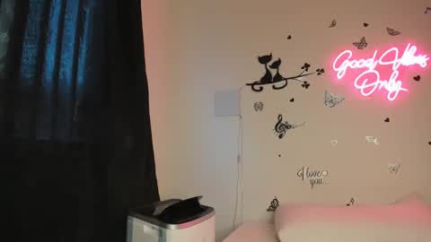 Snapshot of misskarinahilton chatting on 09-20-25, 06:20 MissKarinaHilton online show from 09-20-25, 06:20