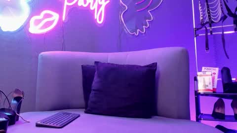 misskathyfox online show from 10-29-25, 04:42