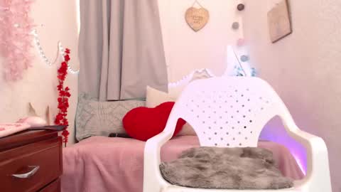 Snapshot of misskendall_hot chatting on 01-22-25, 08:17 online show from 01-22-25, 08:17