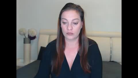 Khloe online show from 12-21-25, 05:20