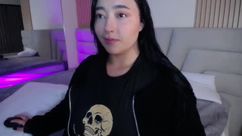 Miss Loise online show from 11-24-25, 04:01