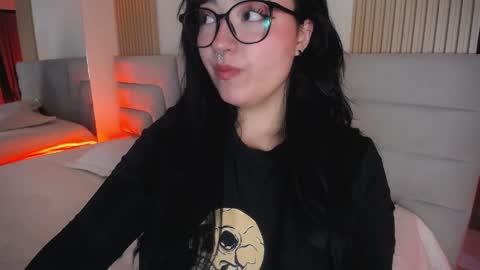 Snapshot of missloise chatting on 04-28-26, 07:35 Miss Loise online show from 04-28-26, 07:35