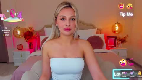 Snapshot of misslou_ chatting on 05-13-26, 05:16 Lou online show from 05-13-26, 05:16