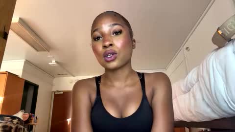 missmarimac online show from 05-05-26, 11:02