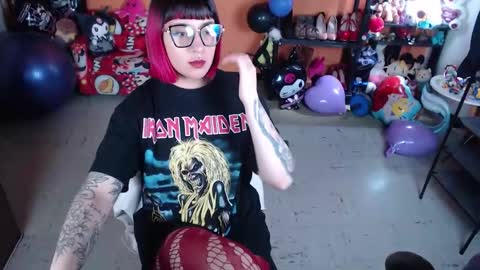 Miss Mia online show from 10-12-25, 02:16