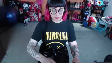 Miss Mia online show from 10-27-25, 02:43