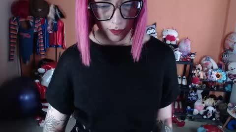 Miss Mia online show from 12-20-25, 04:14