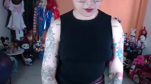 Snapshot of missmia2 chatting on 06-14-26, 05:37 Miss Mia online show from 06-14-26, 05:37