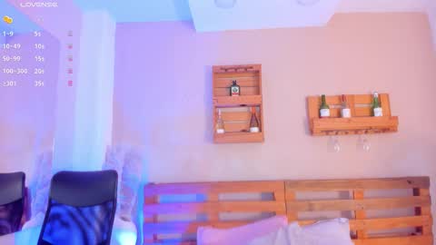 Mia  online show from 11-13-25, 10:47