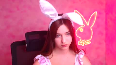 Mia online show from 11-19-25, 06:52