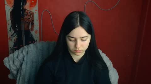 Mia online show from 04-14-26, 12:00